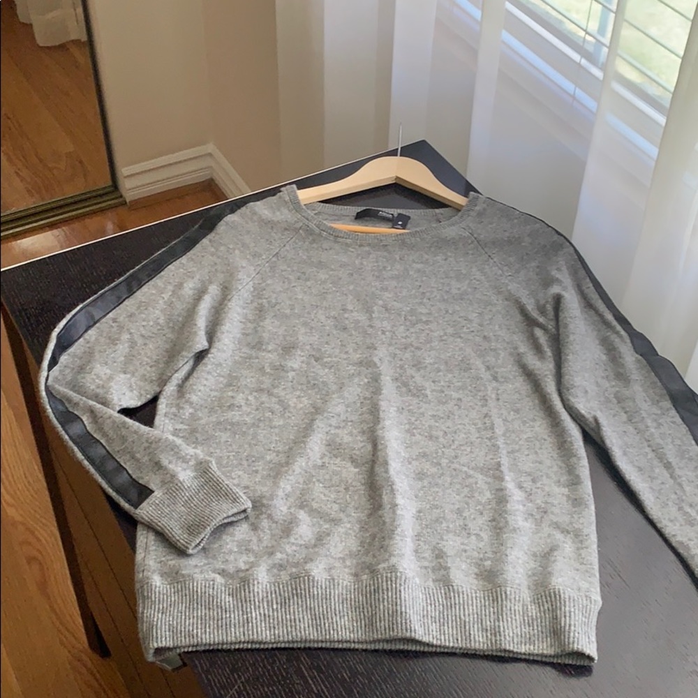 Aqua 100% Cashmere Sweater- Size XS